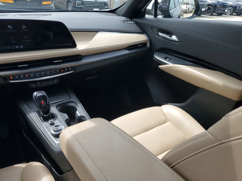 2024 Cadillac XT4 Luxury