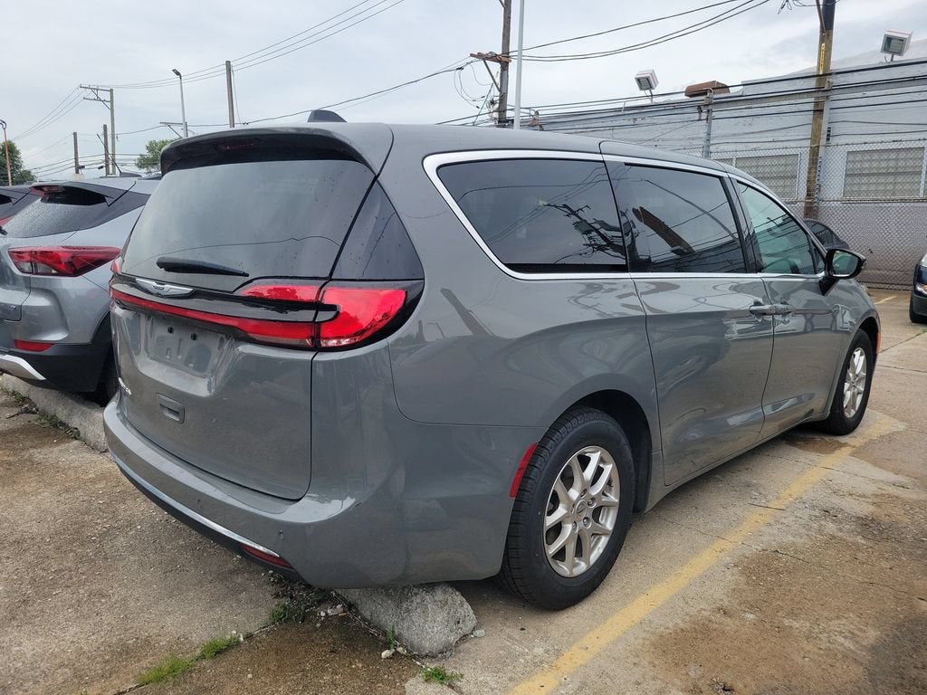 2025 Chrysler Pacifica Select