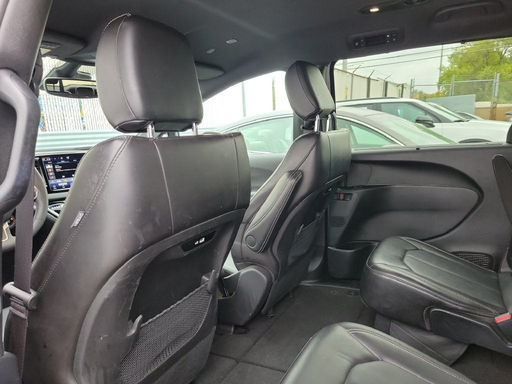 2025 Chrysler Pacifica Select