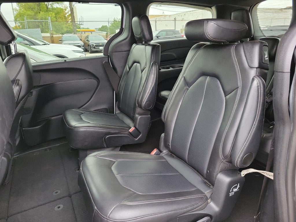 2025 Chrysler Pacifica Select