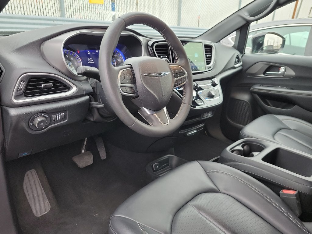 2025 Chrysler Pacifica Select