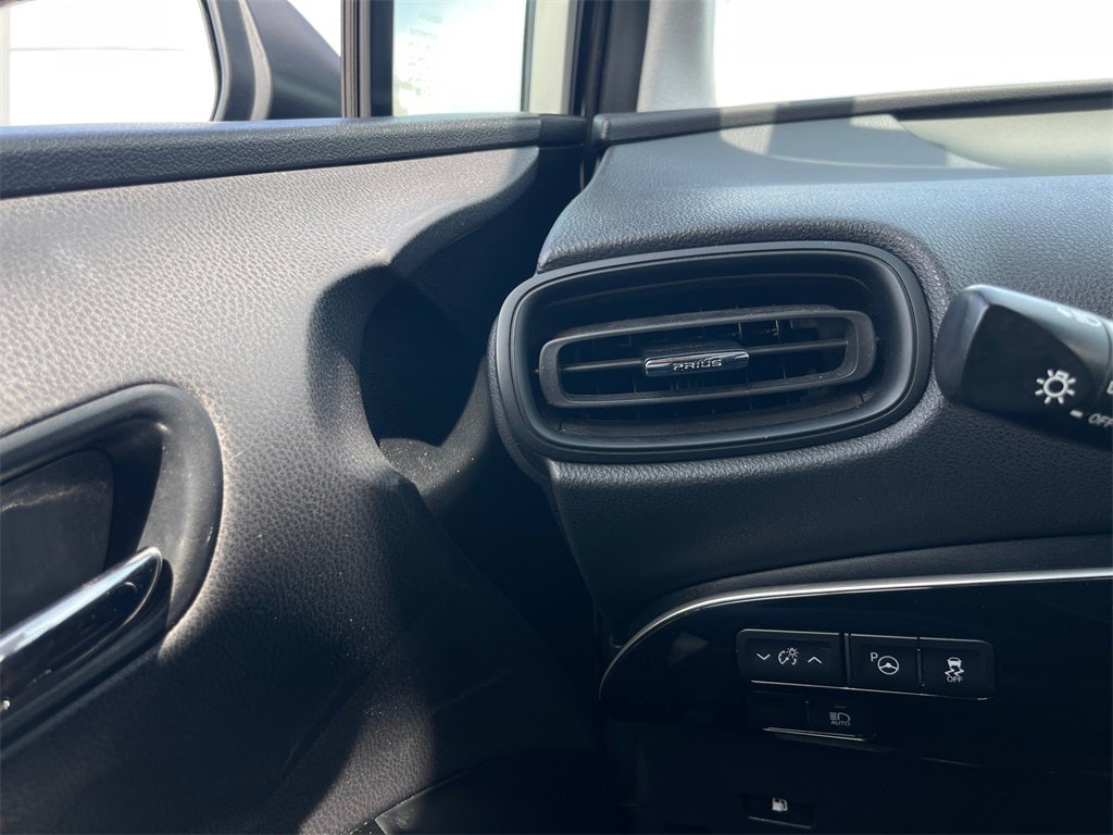 2022 Toyota Prius LE