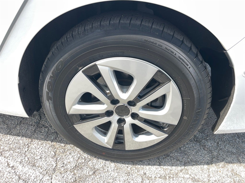 2022 Toyota Prius LE