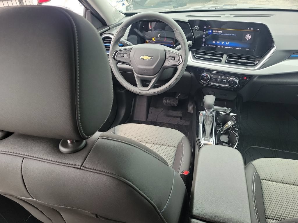 2026 Chevrolet Trax LT - Photo 13
