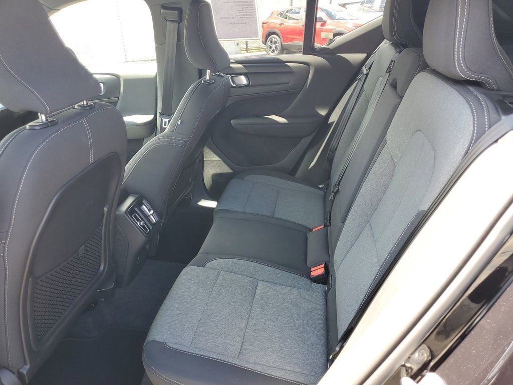 2024 Volvo XC40 Core Bright Theme