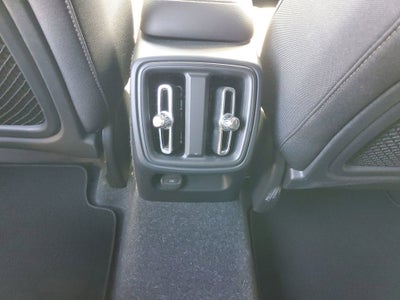 2024 Volvo XC40 Core Bright Theme