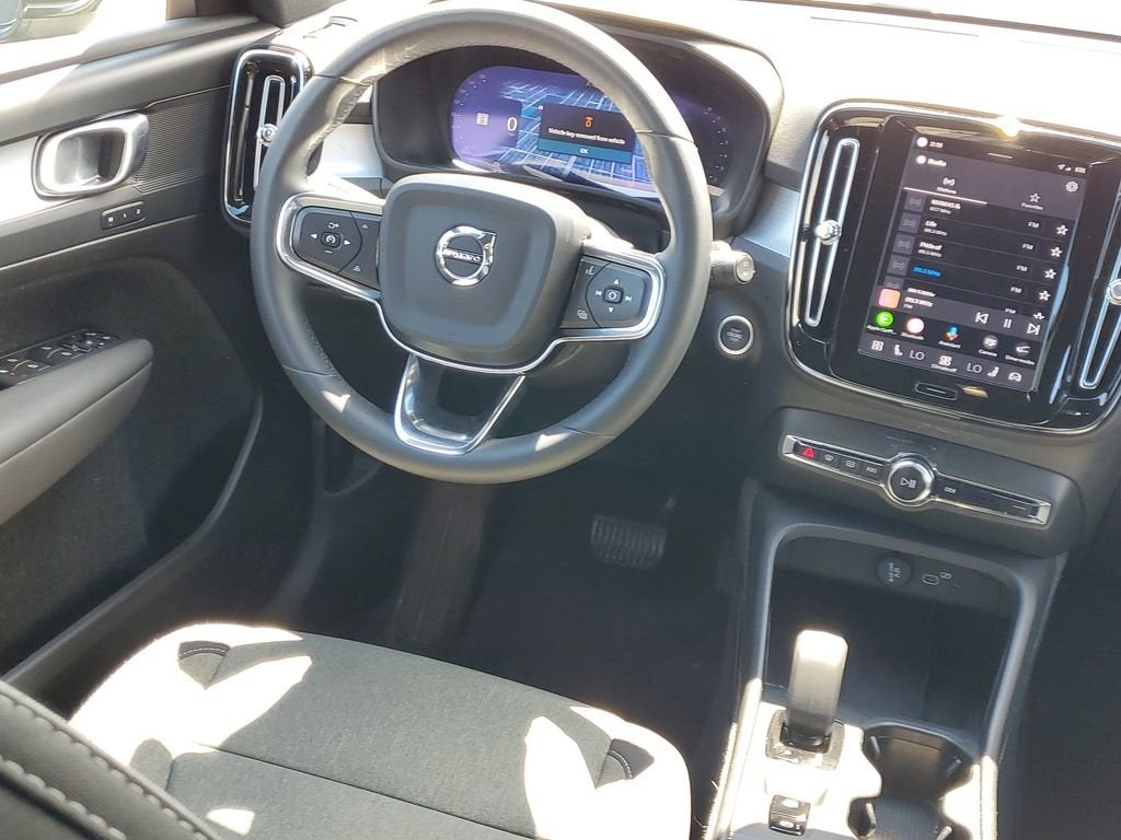 2024 Volvo XC40 Core Bright Theme
