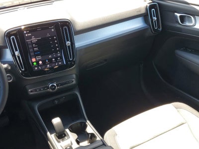 2024 Volvo XC40 Core Bright Theme