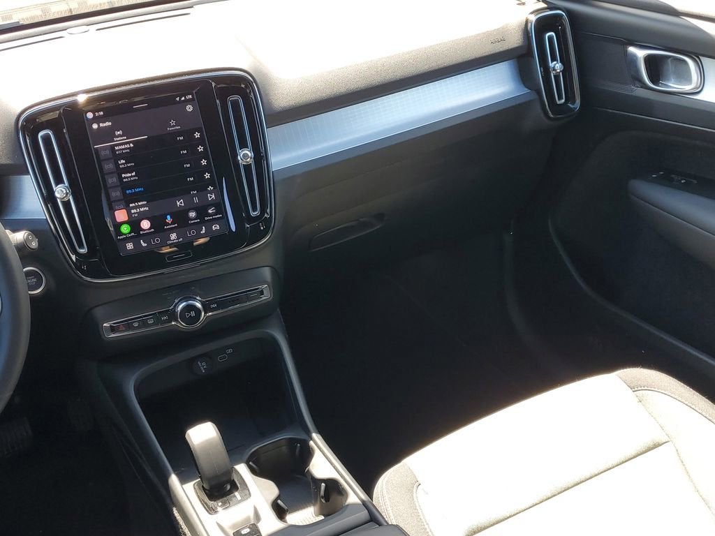 2024 Volvo XC40 Core Bright Theme