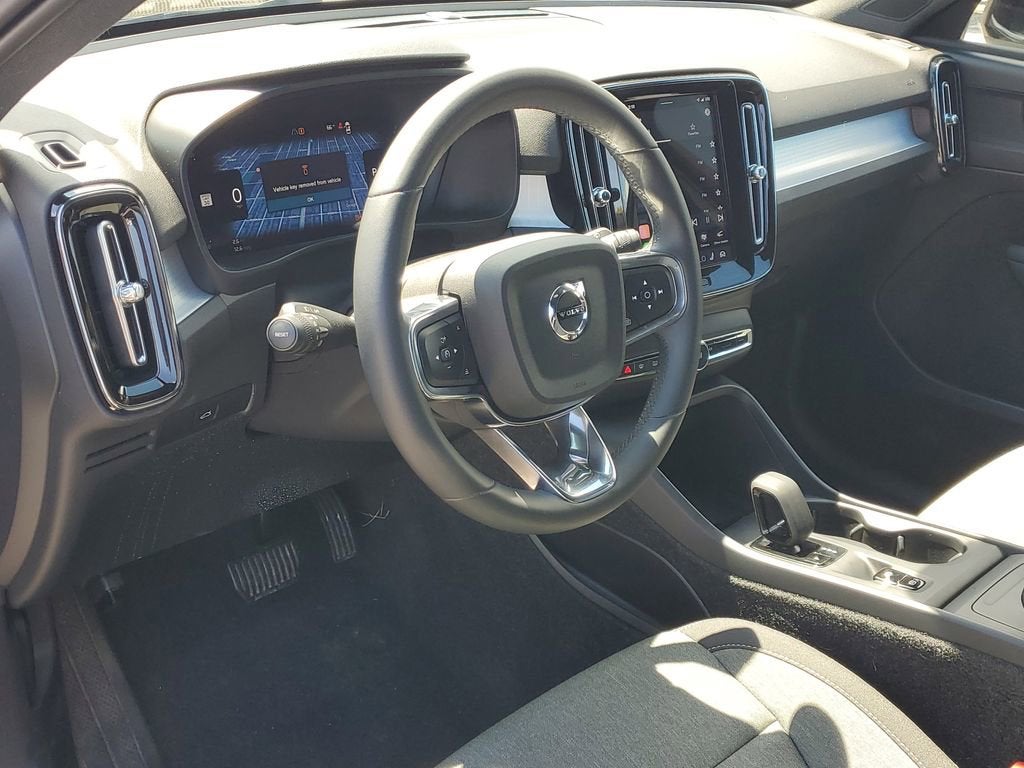 2024 Volvo XC40 Core Bright Theme