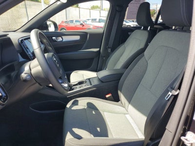 2024 Volvo XC40 Core Bright Theme