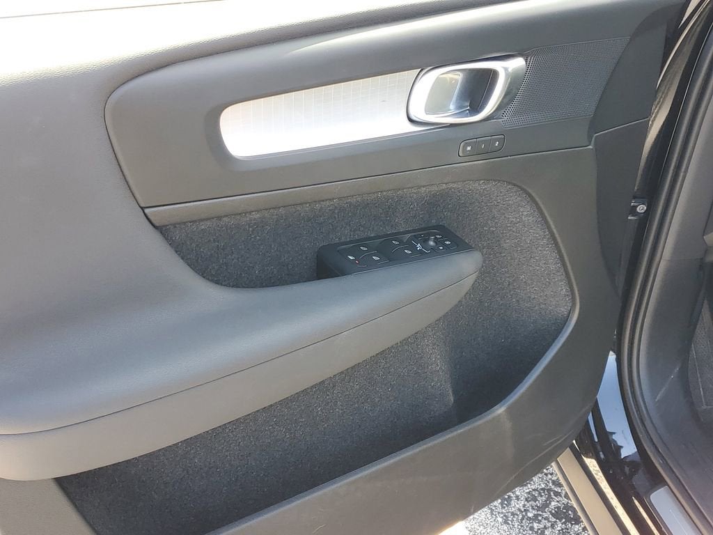 2024 Volvo XC40 Core Bright Theme