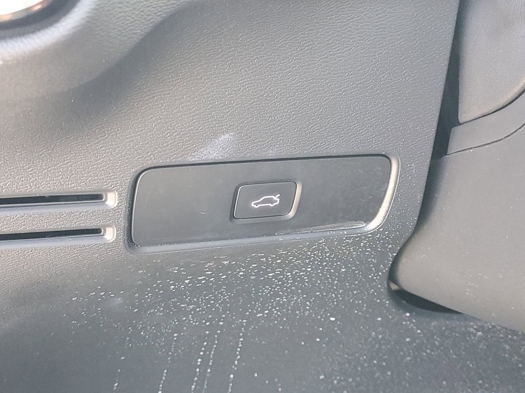 2024 Volvo XC40 Core Bright Theme