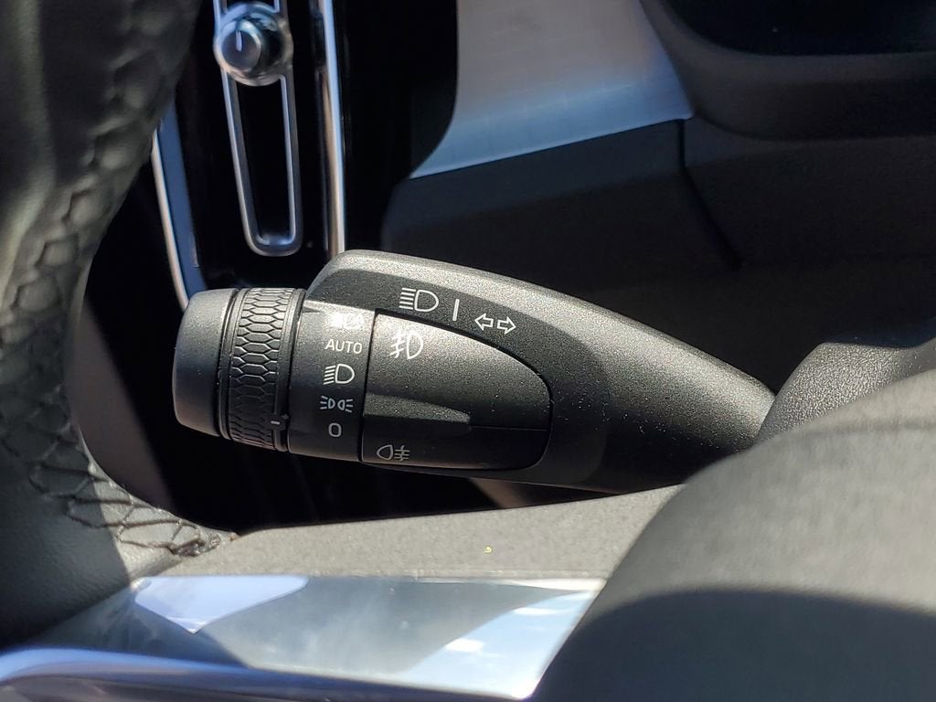 2024 Volvo XC40 Core Bright Theme