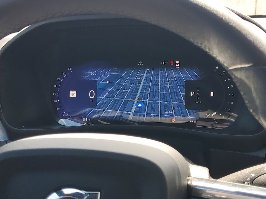 2024 Volvo XC40 Core Bright Theme