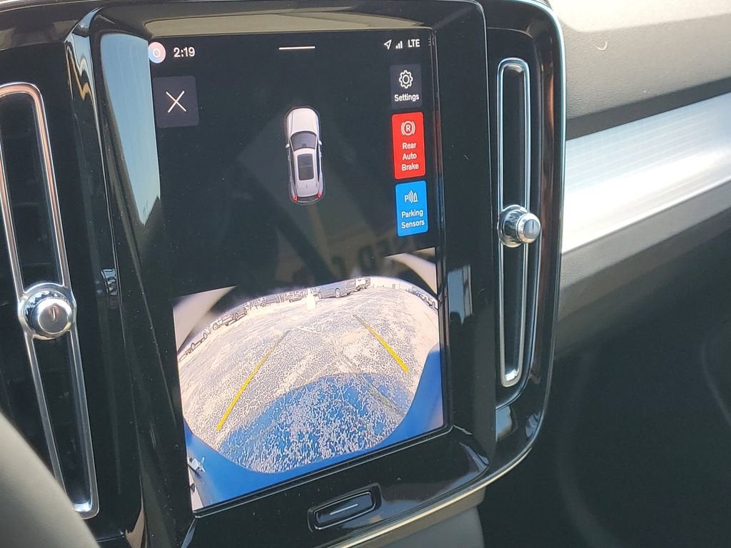2024 Volvo XC40 Core Bright Theme