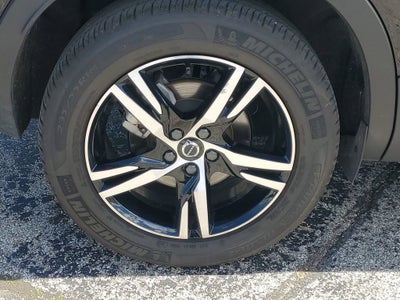 2024 Volvo XC40 Core Bright Theme