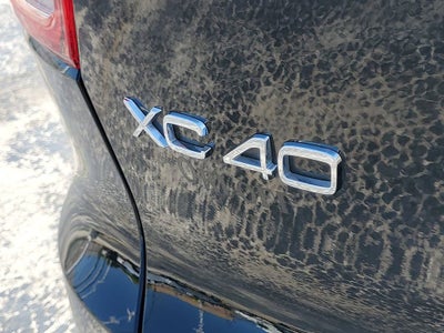 2024 Volvo XC40 Core Bright Theme