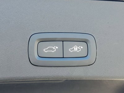 2024 Volvo XC40 Core Bright Theme