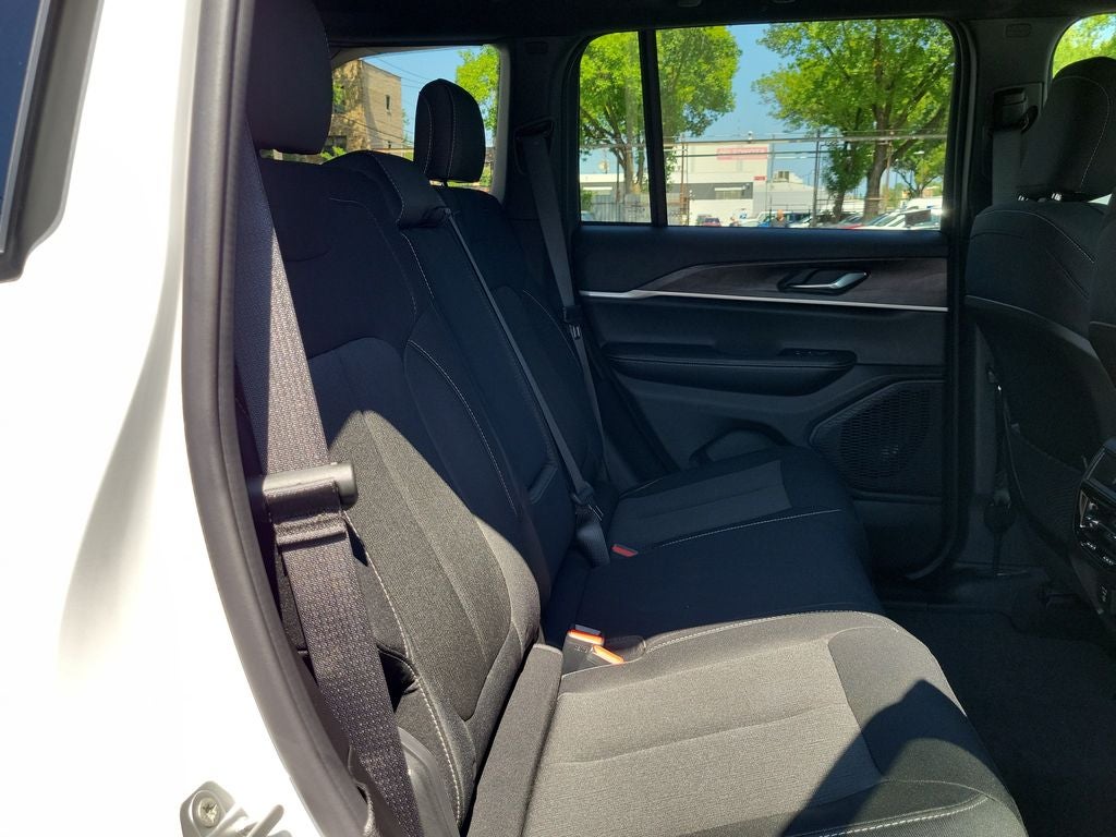 2026 Jeep Grand Cherokee Altitude