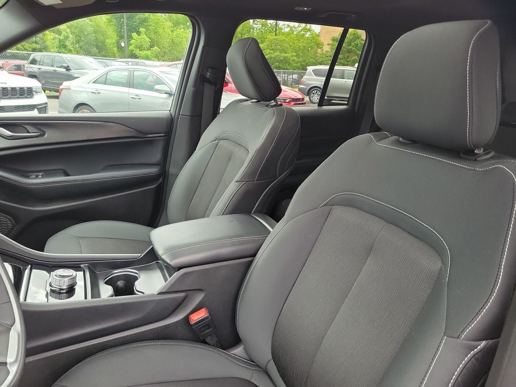 2024 Jeep Grand Cherokee Laredo X