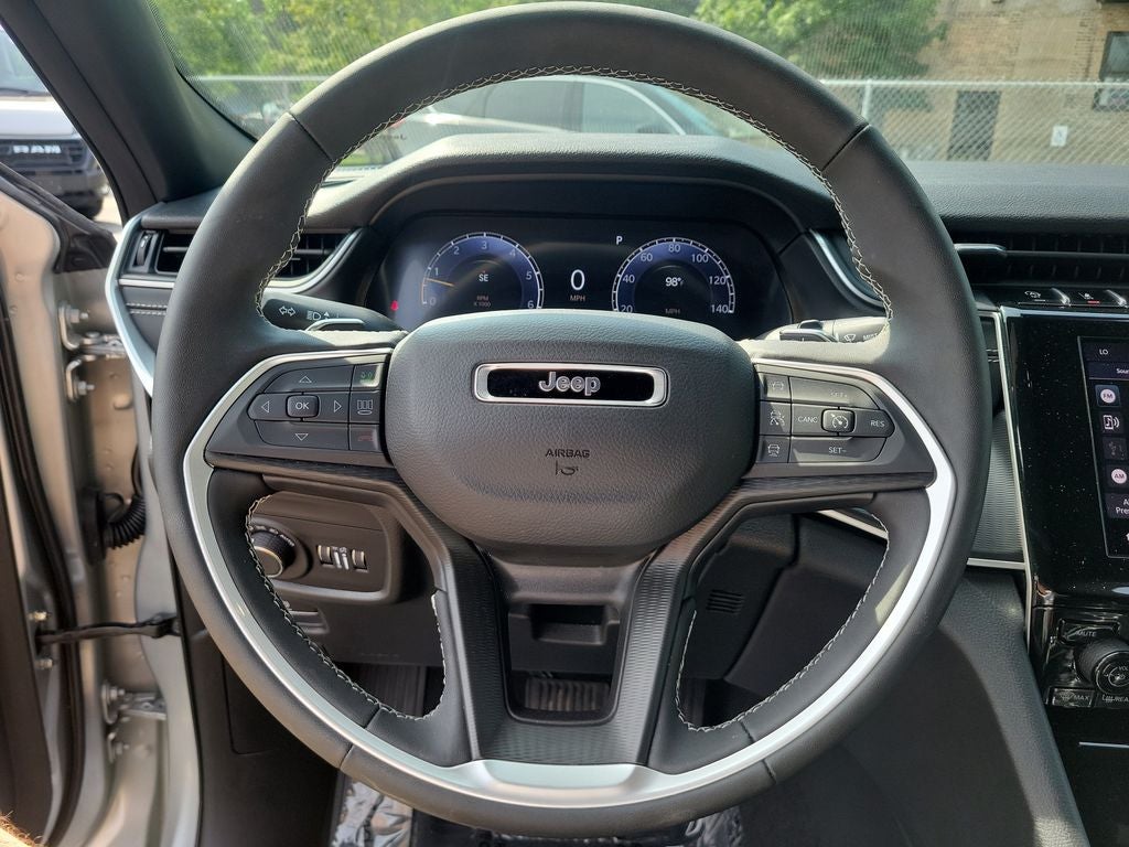 2025 Jeep Grand Cherokee Laredo