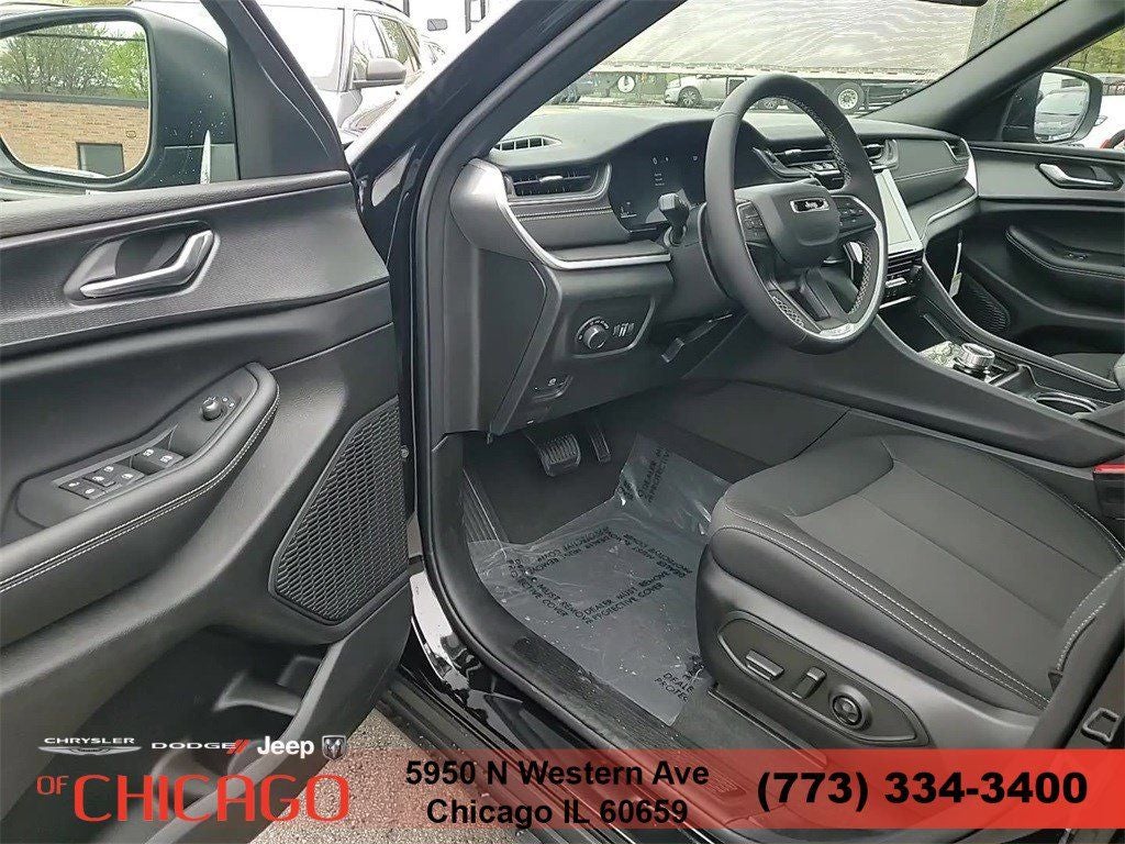 2025 Jeep Grand Cherokee L Laredo 4x4