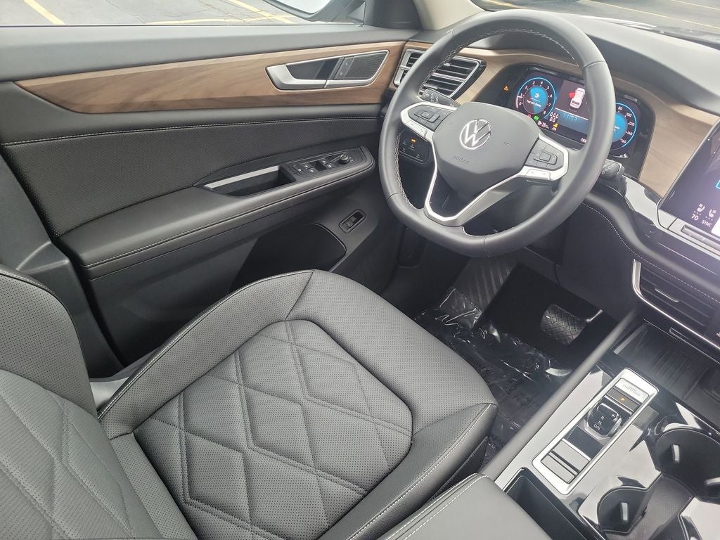 2025 Volkswagen Atlas 2.0T SE w/Technology