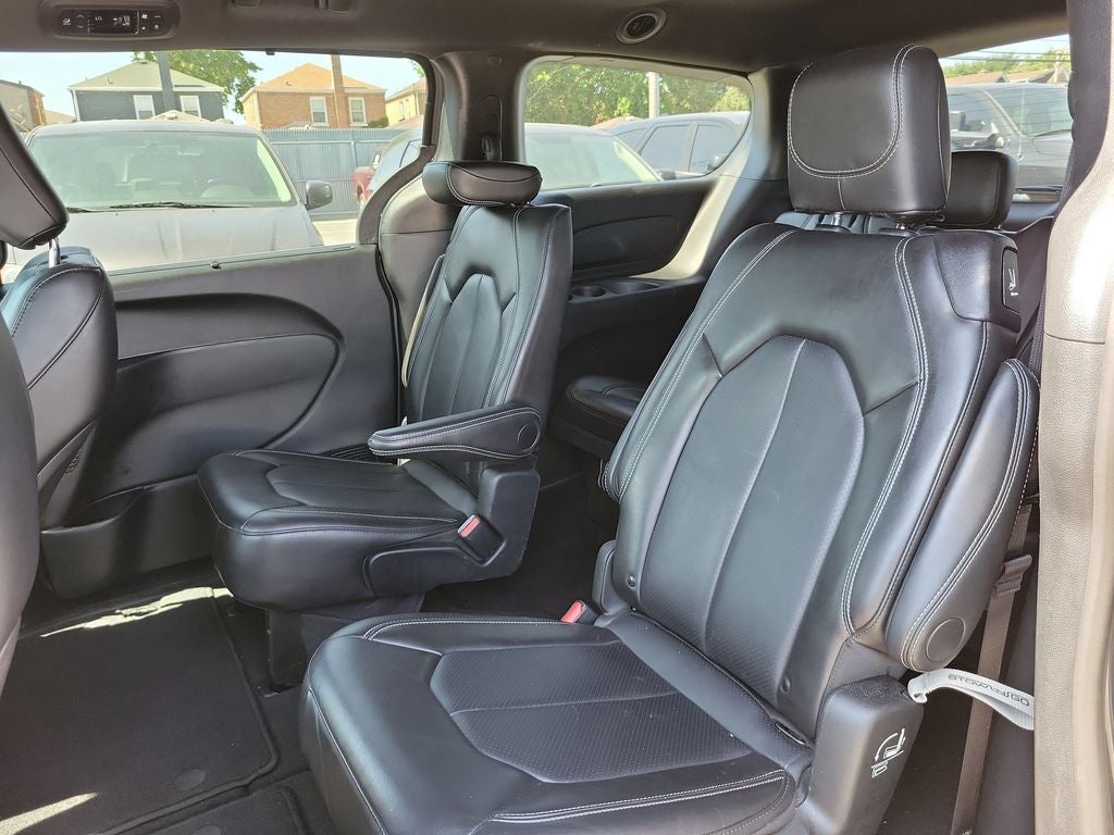 2025 Chrysler Pacifica Select
