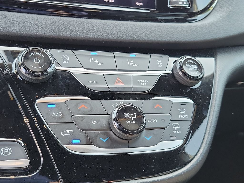 2025 Chrysler Pacifica Select