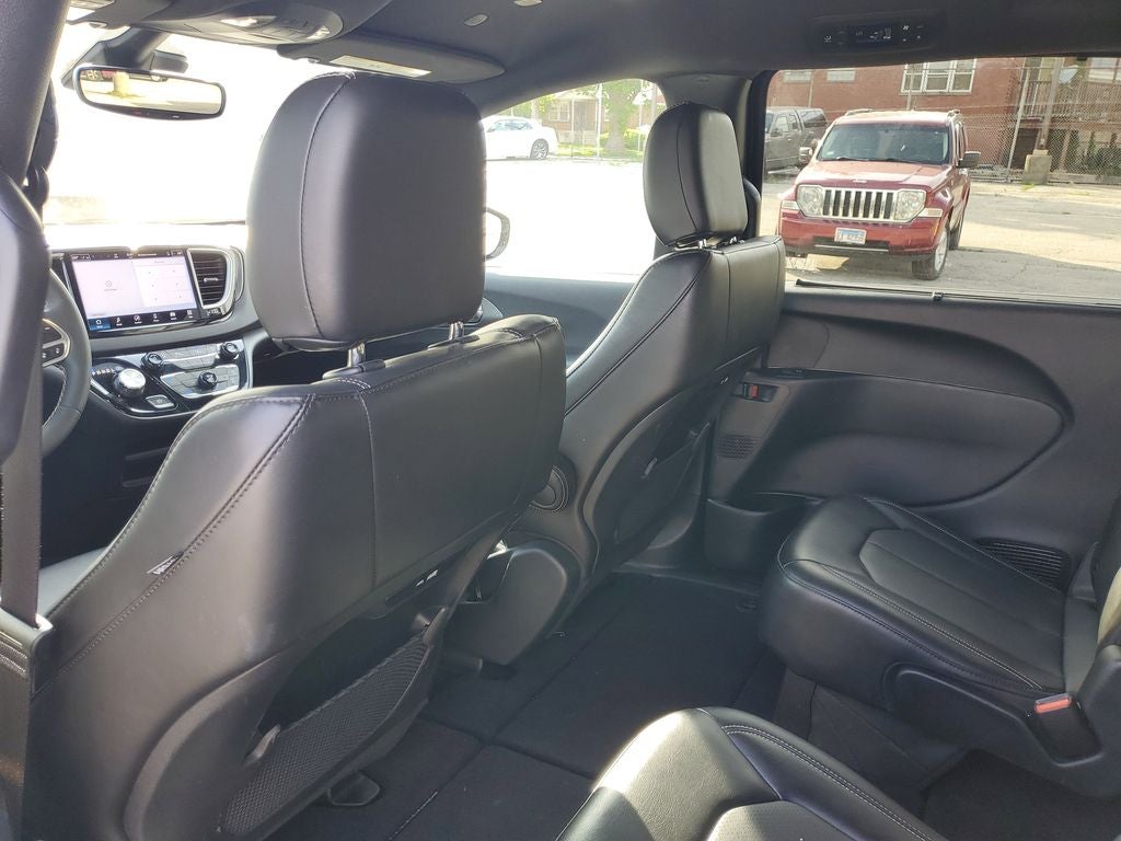 2025 Chrysler Pacifica Select