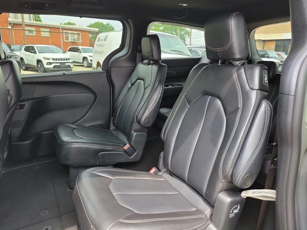 2025 Chrysler Pacifica Select