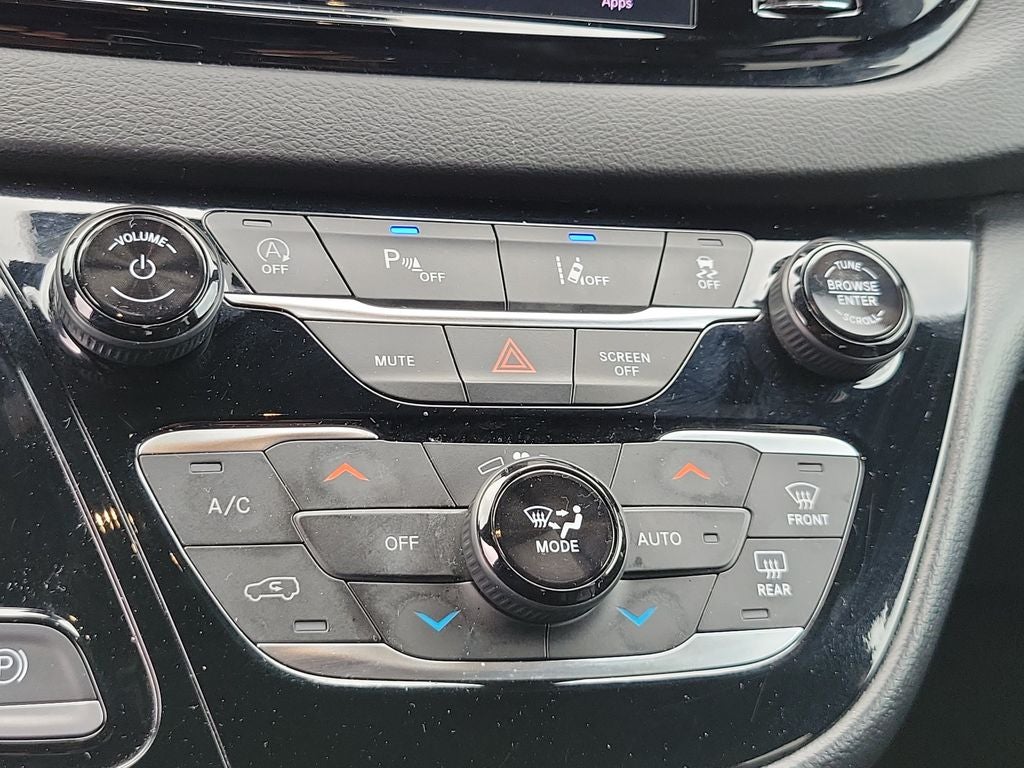 2025 Chrysler Pacifica Select