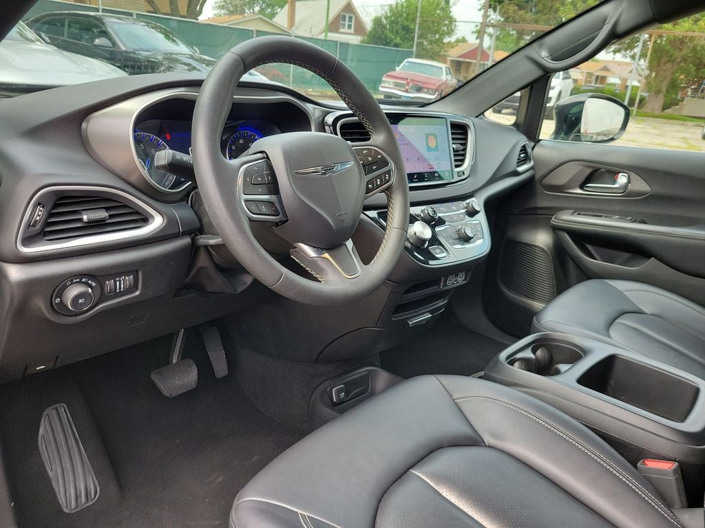 2025 Chrysler Pacifica Select
