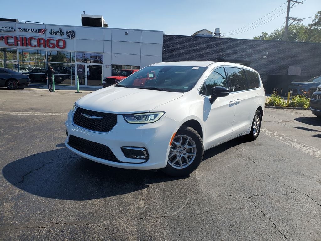 2025 Chrysler Pacifica Select