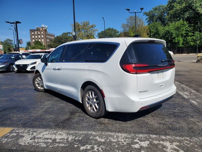 2025 Chrysler Pacifica Select