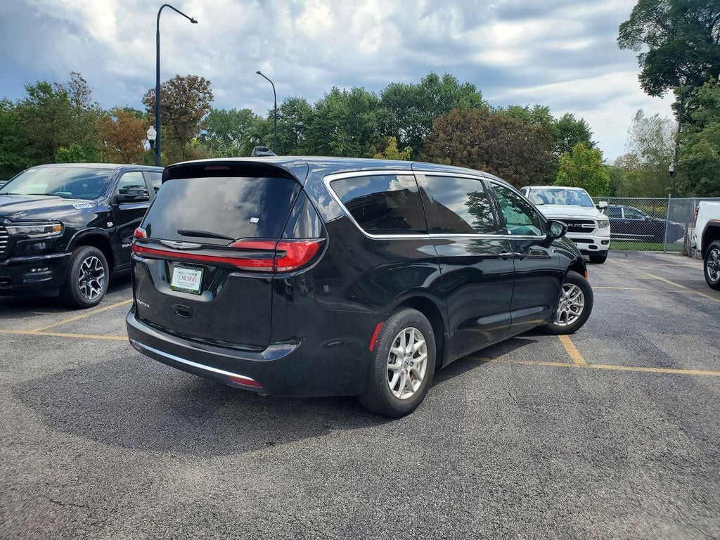 2025 Chrysler Pacifica Select