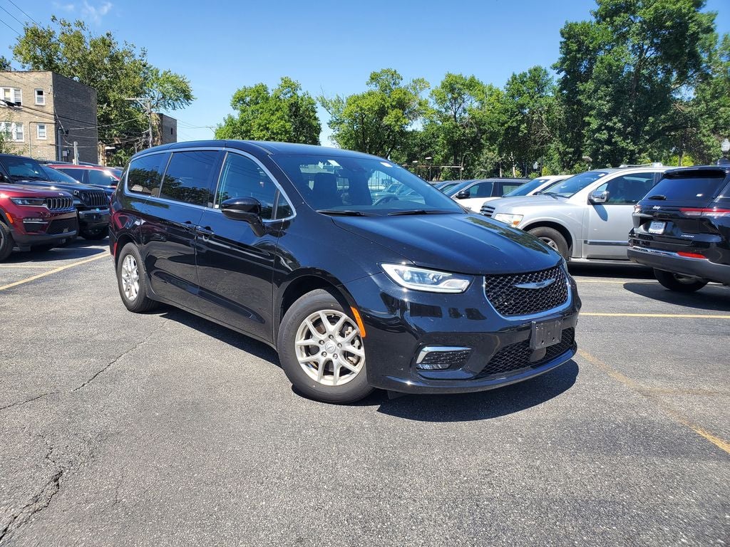 2025 Chrysler Pacifica Select