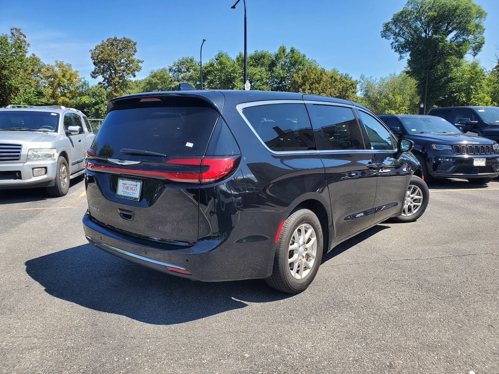 2025 Chrysler Pacifica Select