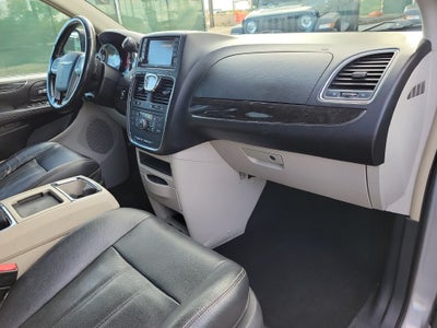 2014 Chrysler Town & Country Touring-L