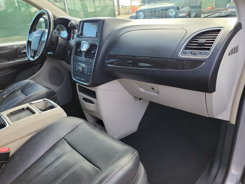 2014 Chrysler Town & Country Touring-L