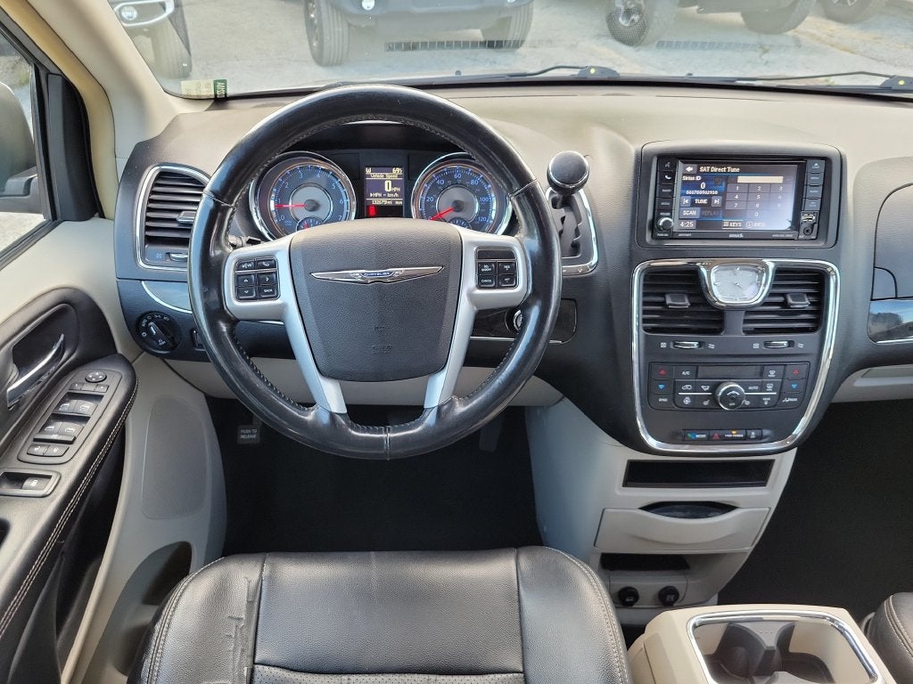 2014 Chrysler Town & Country Touring-L