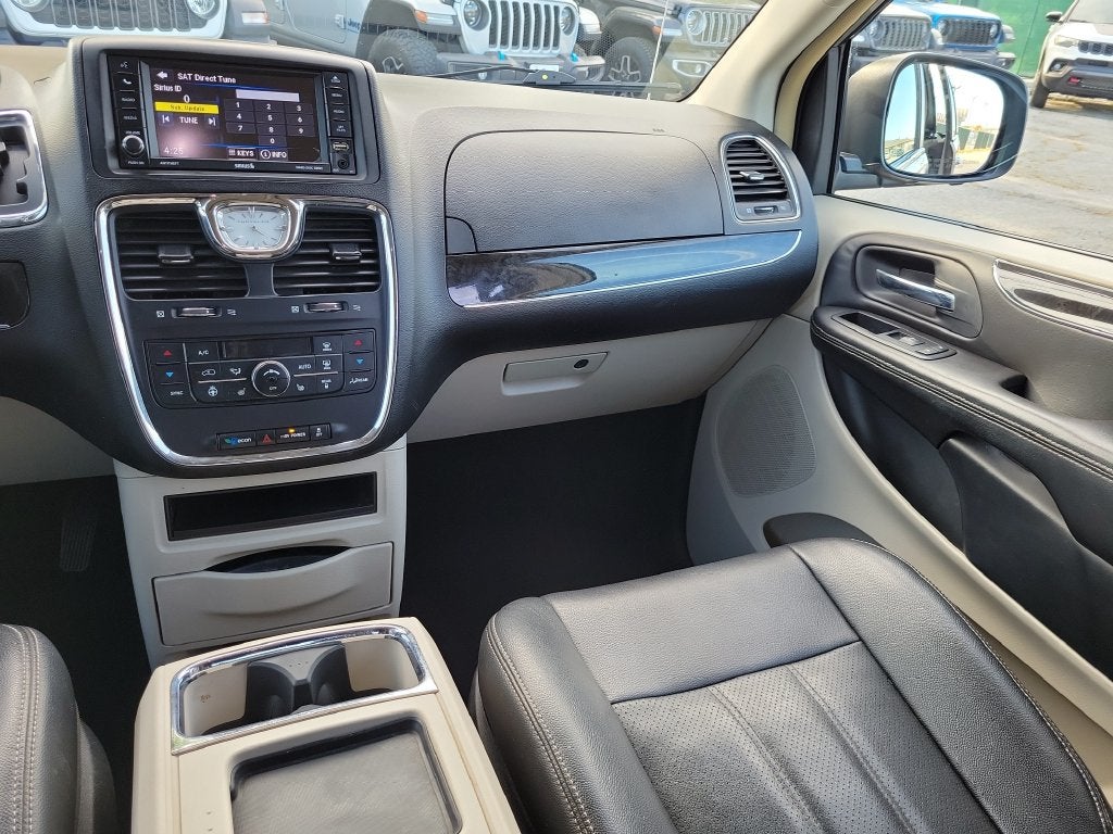 2014 Chrysler Town & Country Touring-L