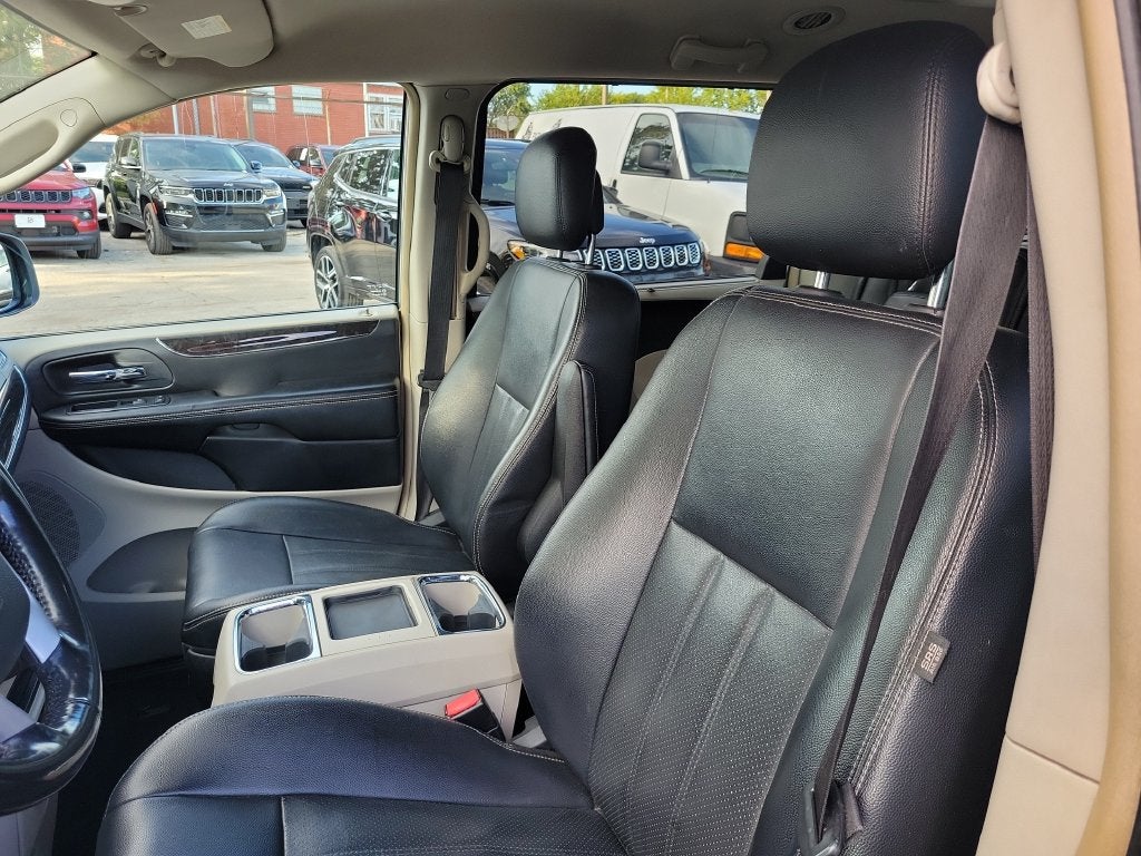 2014 Chrysler Town & Country Touring-L