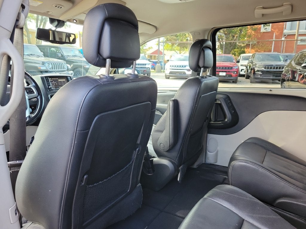 2014 Chrysler Town & Country Touring-L