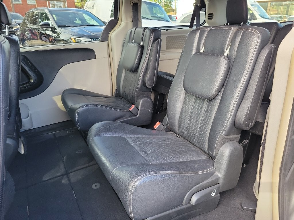 2014 Chrysler Town & Country Touring-L