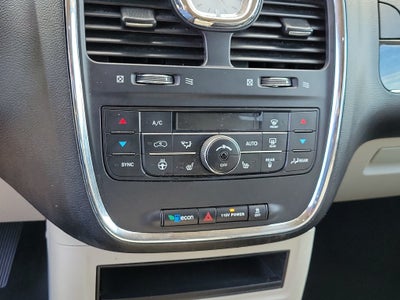 2014 Chrysler Town & Country Touring-L
