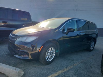 2022 Chrysler Voyager LX