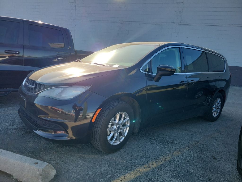 2022 Chrysler Voyager LX