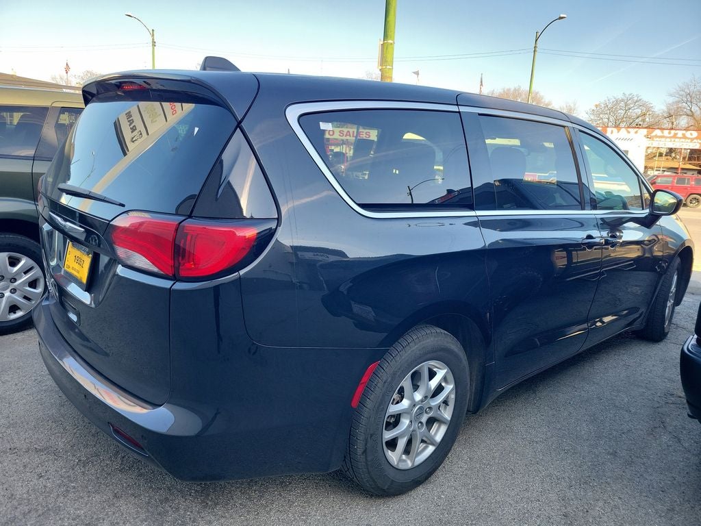 2022 Chrysler Voyager LX
